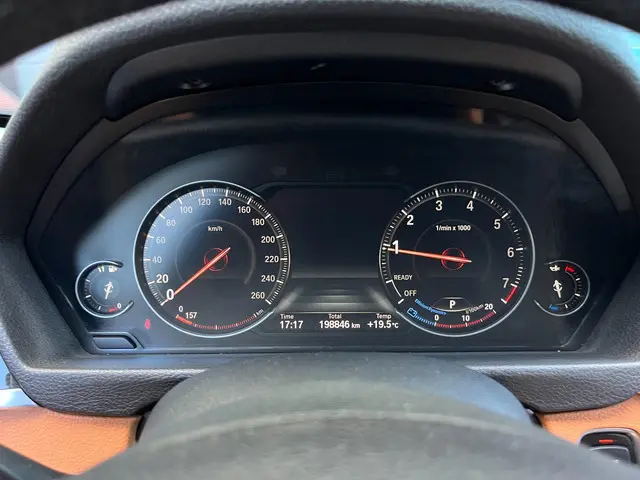 BMW 3 Serie Touring 318i Luxury Edition 2018 Benzine 13