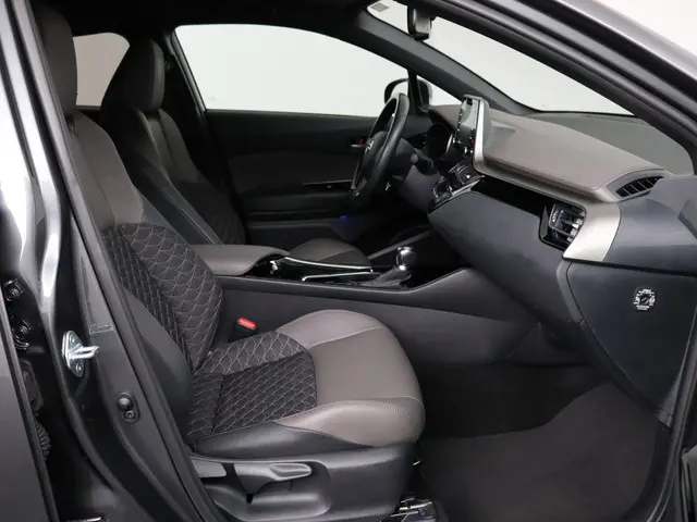 Toyota C-HR 1.8 Hybrid Active 2021 Hybride Benzine 33