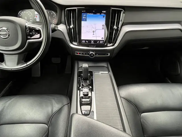Volvo V60 2.0 B3 Business Pro 2020 Benzine 71