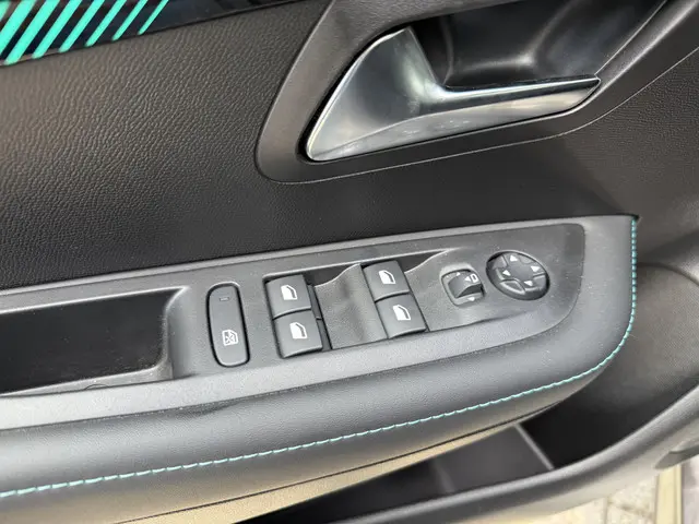 Peugeot 208 1.2 PureTech 100 Allure 2024 Benzine 14