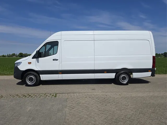 Mercedes-Benz Sprinter 2