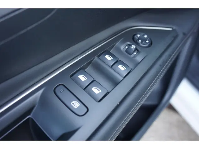 Peugeot 3008 1.6 e-THP GT Line 2018 Benzine 5