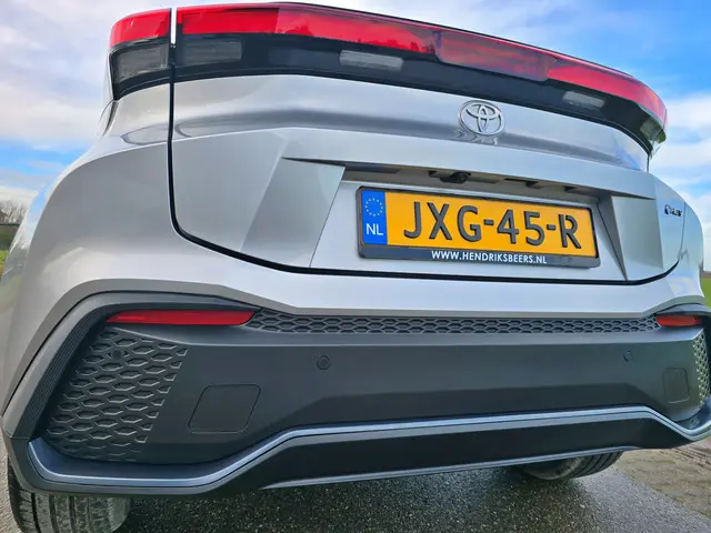 Toyota C-HR 1.8 Hybrid 140 Dynamic 2025 Hybride Benzine 4