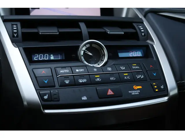 Lexus NX 300h AWD Luxury Line 2015 Hybride Benzine 17