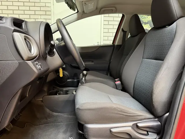 Toyota Yaris 1.0 VVT-i Aspiration 2013 Benzine 11