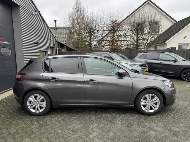 Peugeot 308 1.2 PureTech Blue Lion 2017 Benzine 4