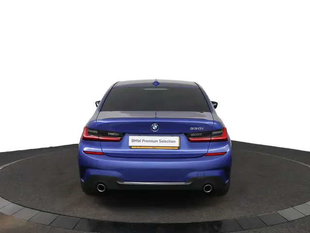 BMW 3 Serie 330i High Executive 2020 Benzine 70
