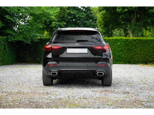 Mercedes-Benz GLA 250 e 2024 Hybride Benzine 30