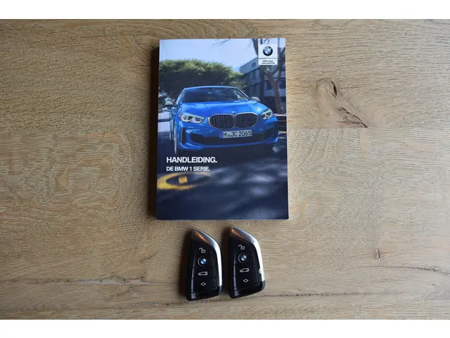BMW 1 Serie 118i Executive Edition 2020 Benzine 27