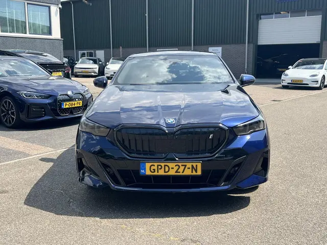 BMW i5 2