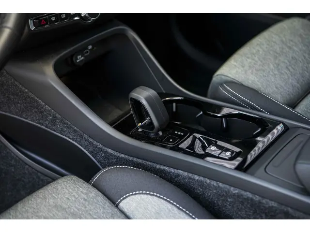 Volvo XC40 2.0 B4 Plus Dark 2025 Benzine 31
