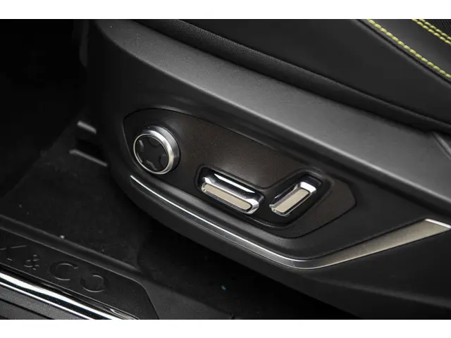 Lynk & Co 01 1.5 More Plug-in Hybrid 2025 Hybride Benzine 14