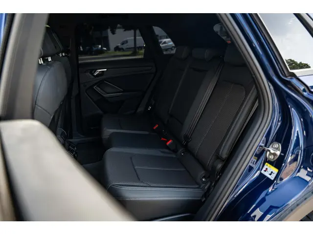 Audi Q3 45 TFSI e S edition 2022 Hybride Benzine 26