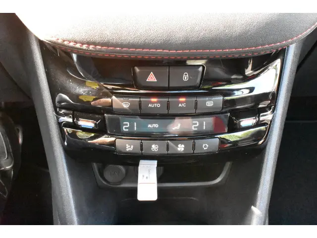 Peugeot 208 1.6 THP GTi 2014 Benzine 19