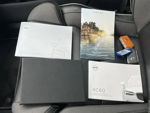 Volvo XC60 2.0 B4 R-Design 2021 Benzine 40