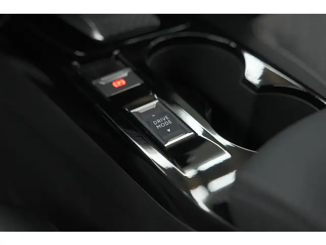 Peugeot 2008 1.2 Hybrid 145 Allure 2025 Hybride Benzine 46