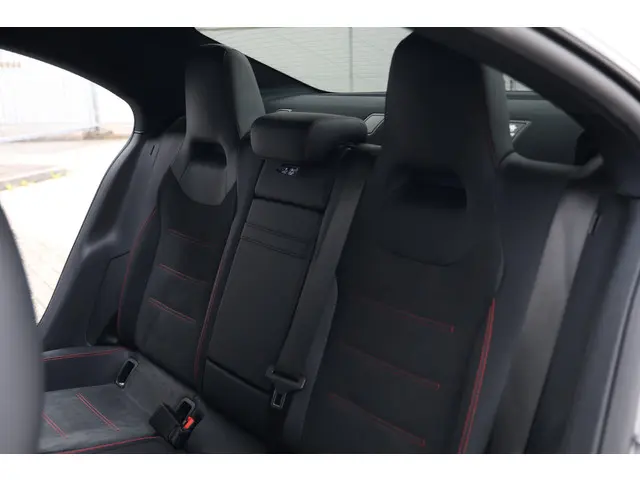 Mercedes-Benz CLA 200 164PK AMG Night Aut. 2020 Benzine 28