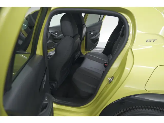 Peugeot 208 Hybrid 136 e-DCS6 GT 2024 Hybride Benzine 31