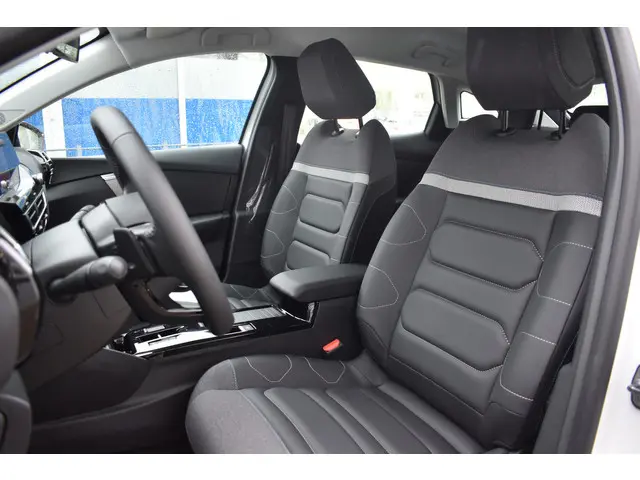 Citroën C4 Puretech 130 EAT8 Plus 2024 Benzine 2
