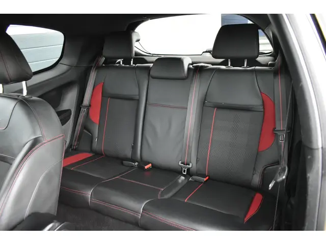 Peugeot 208 1.6 THP GTi 2015 Benzine 11