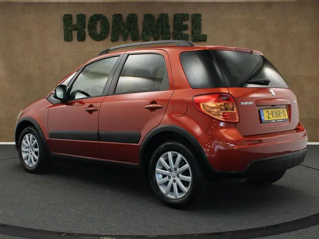 Suzuki SX4 1.6 Executive 2013 Benzine 13