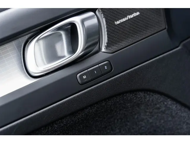 Volvo XC40 2.0 B4 Plus Dark 2024 Benzine 22