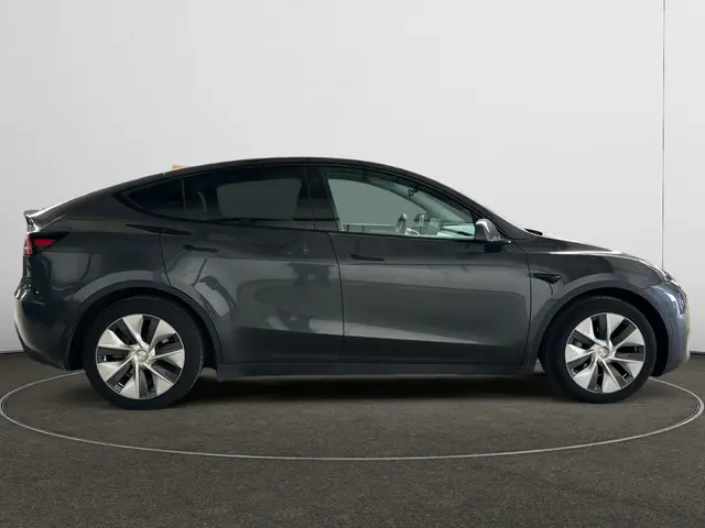Tesla Model Y RWD 58 kWh 2023 Elektrisch 22