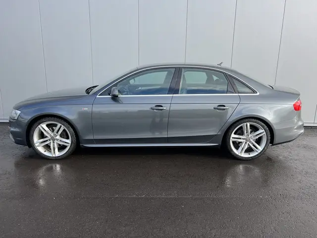 Audi A4 Limousine 1.8 TFSI S Edition 2012 Benzine