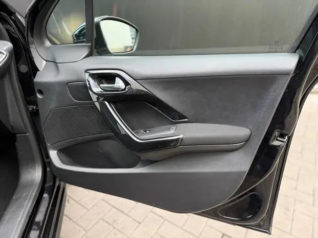 Peugeot 208 1.2 PureTech Allure 2018 Benzine 13