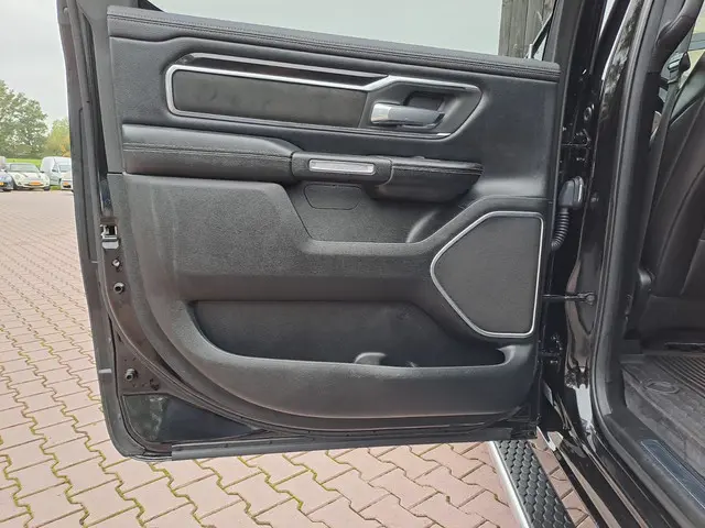 Dodge Ram 1500 5.7 V8 4x4 Crew Cab Laramie 2019 LPG/Gas 39