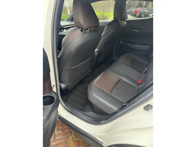 Toyota C-HR 1.8 Hybrid Bi-Tone 2017 Hybride Benzine 10