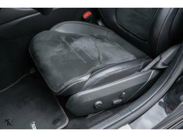 Mercedes-Benz C-Klasse 300 AMG Line 2021 Benzine 21