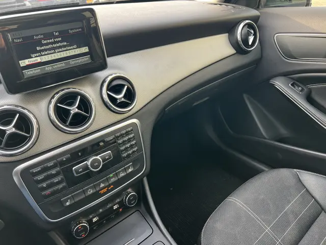 Mercedes-Benz GLA 200 Edition 1 2014 Benzine 10