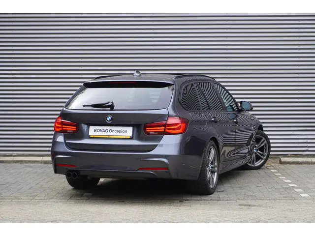 BMW 3 Serie Touring 320i 2018 Benzine 8