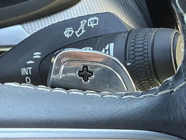 Volvo V60 2.0 T4 R-Design 2019 Benzine 25