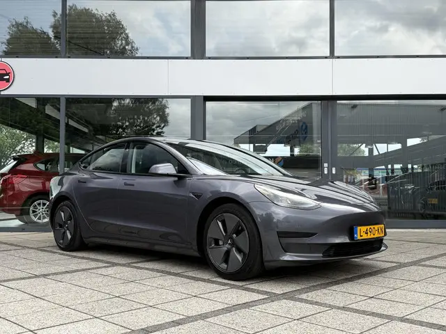 Tesla Model 3 2