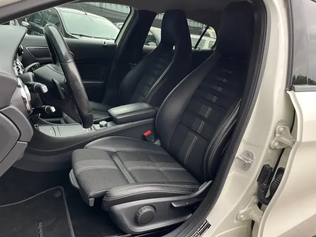 Mercedes-Benz GLA 200 Premium AUTOMAAT/XENON 2017 Benzine 7