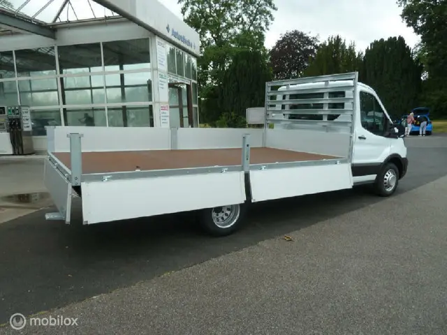 Ford Transit 350 2.0 TDCI L4H1 Trend RWD HD 2022 Diesel 5