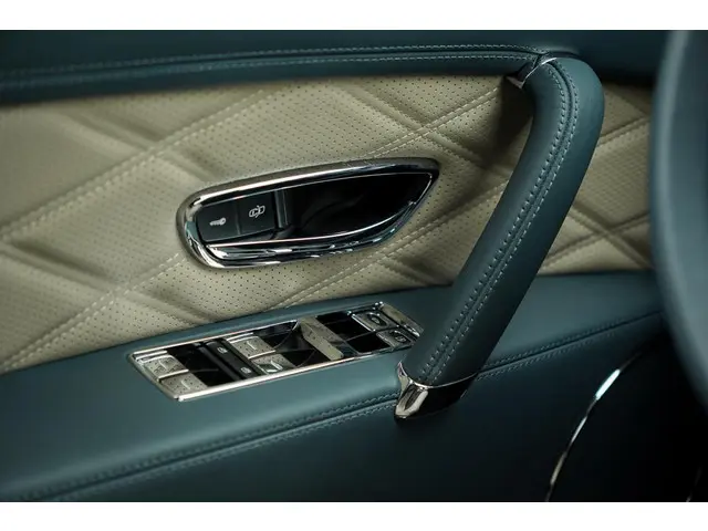 Bentley Flying Spur 6.0 W12 2016 Benzine 85