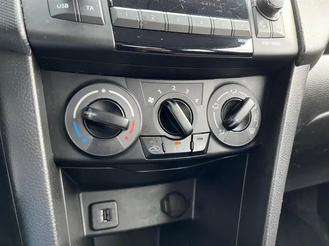 Suzuki Swift 1.2 Dynamic EASSS 2015 Benzine 11