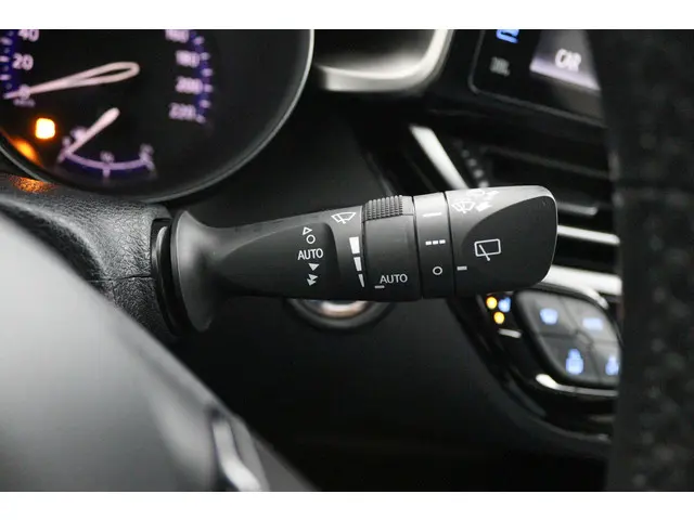 Toyota C-HR 1.8 Hybrid Bi-Tone 2018 Hybride Benzine 32