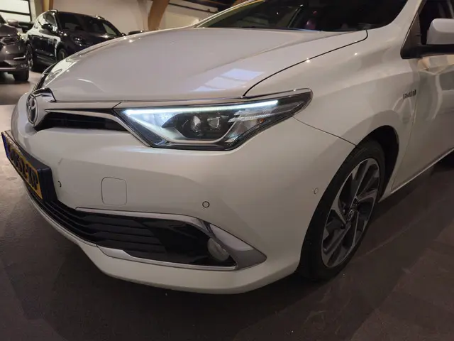Toyota Auris 1.8 Hybrid Trend 2016 Hybride Benzine 10