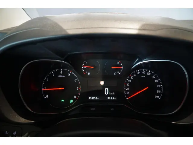 Opel Combo Tour 1.2 Turbo L2H1 Edition 7p. 2020 Benzine 26