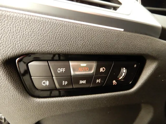 BMW 3 Serie Touring 320i 2024 Benzine 27