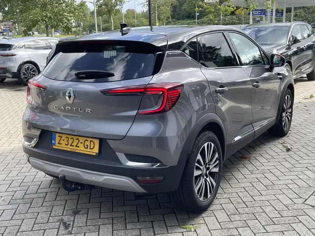 Renault Captur 1.3 mild hybrid 160 iconic 2024 Benzine 2