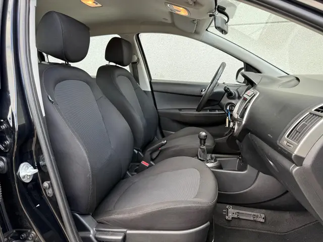 Hyundai i20 1.2i i-86PK Airco|Navigatie|Led!!! 2014 Benzine 12