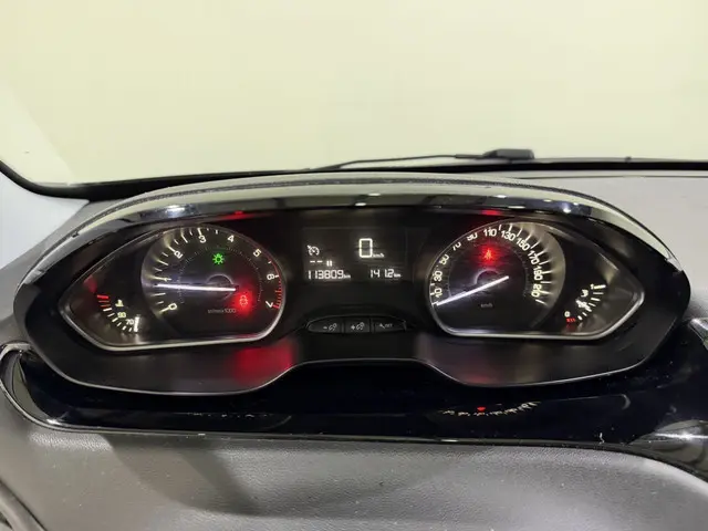 Peugeot 208 HB 1.2 PureTech Blue Lion 2017 Benzine 31