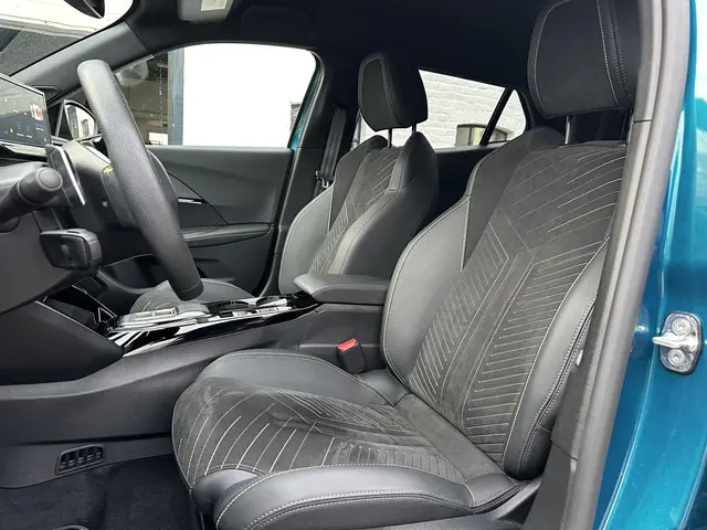 Peugeot 2008 1.2 Hybrid 145 PK GT 2025 Hybride Benzine 12