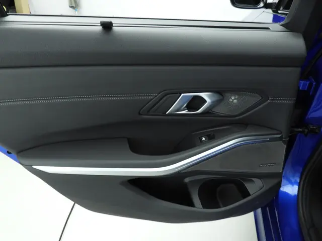 BMW 3 Serie Touring 320i 2024 Benzine 17