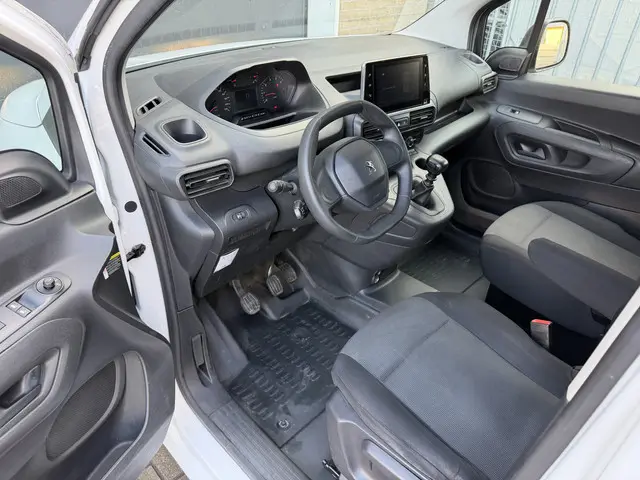 Peugeot Partner 1.2 PureTech Premium 2021 Benzine 2